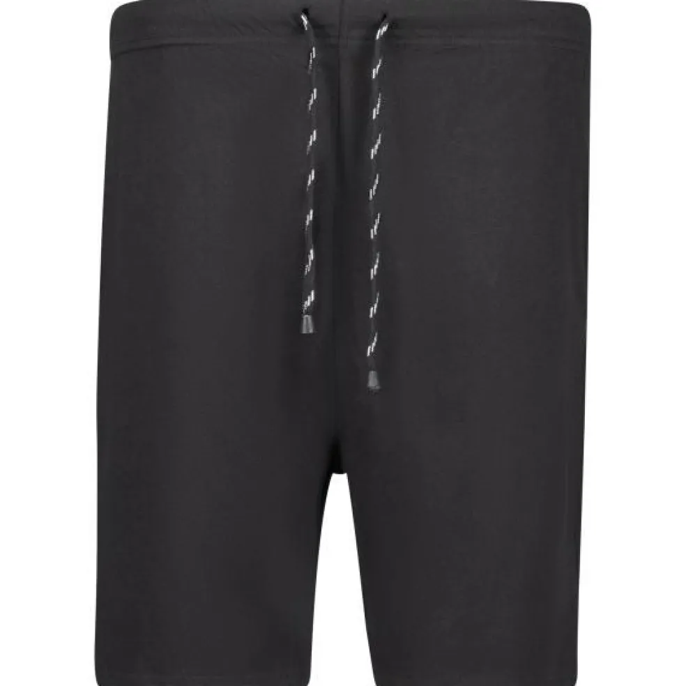 Mustat trikooshortsit taskuilla
