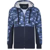 Navy collegehuppari maastokuviolla