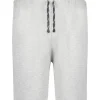 Vaaleanharmaat trikooshortsit taskuilla